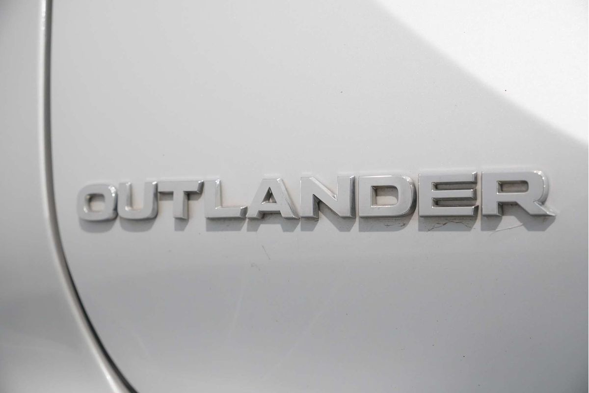 2024 Mitsubishi Outlander ES ZM