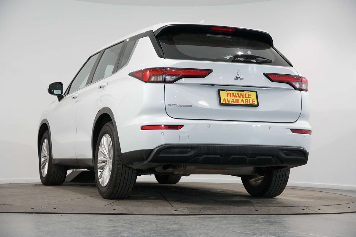 2024 Mitsubishi Outlander ES ZM