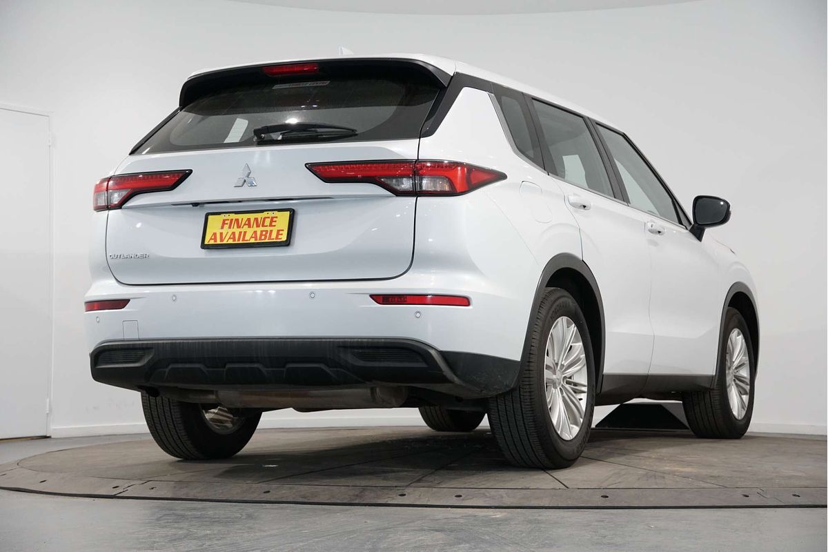 2024 Mitsubishi Outlander ES ZM