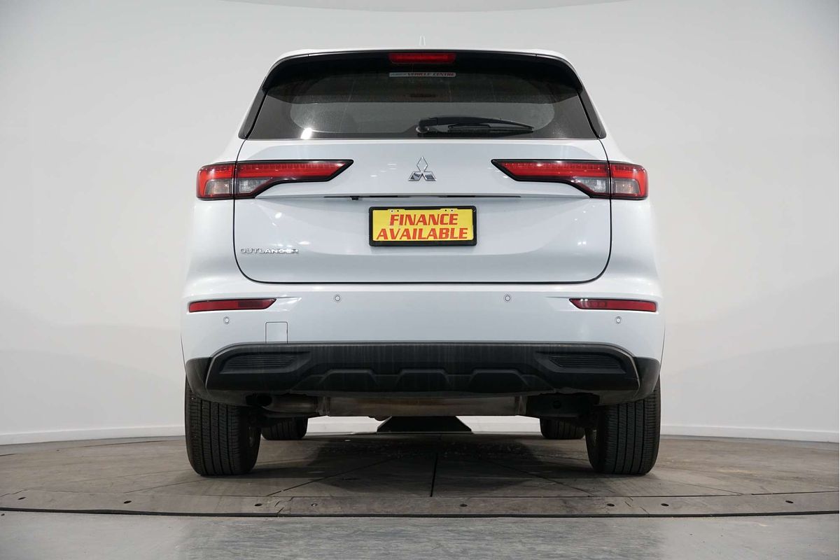 2024 Mitsubishi Outlander ES ZM