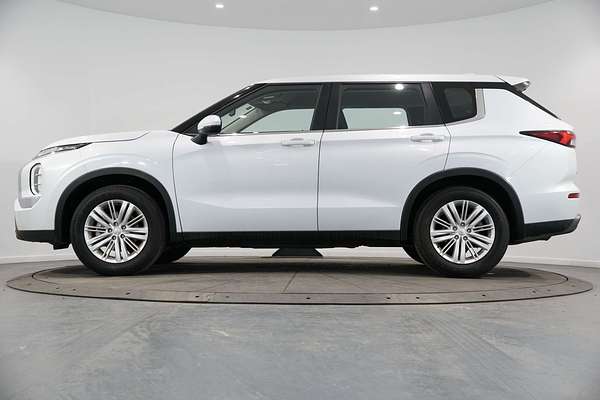 2024 Mitsubishi Outlander ES ZM