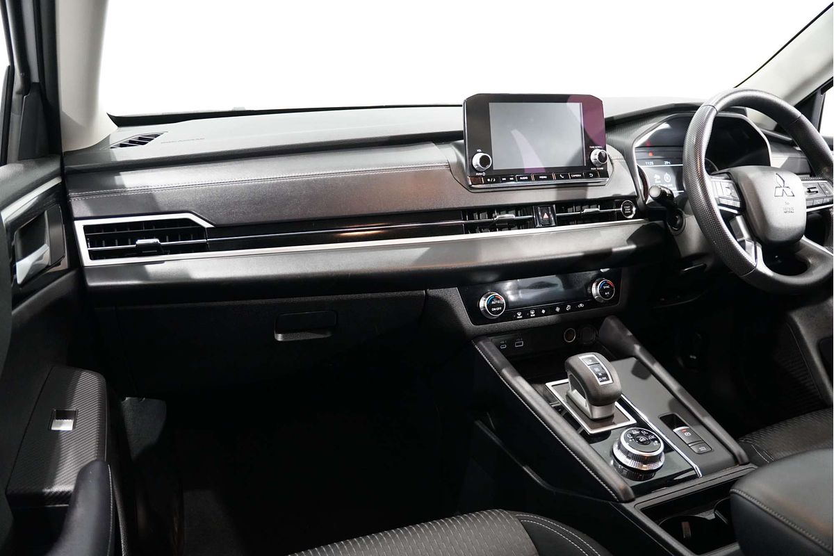 2024 Mitsubishi Outlander ES ZM