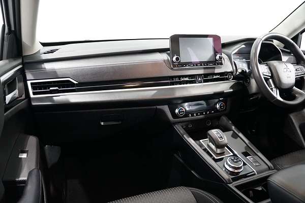 2024 Mitsubishi Outlander ES ZM