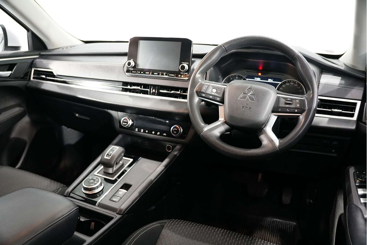 2024 Mitsubishi Outlander ES ZM