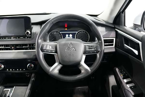 2024 Mitsubishi Outlander ES ZM