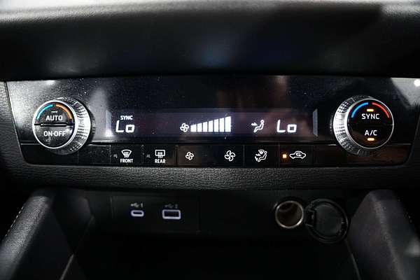 2024 Mitsubishi Outlander ES ZM