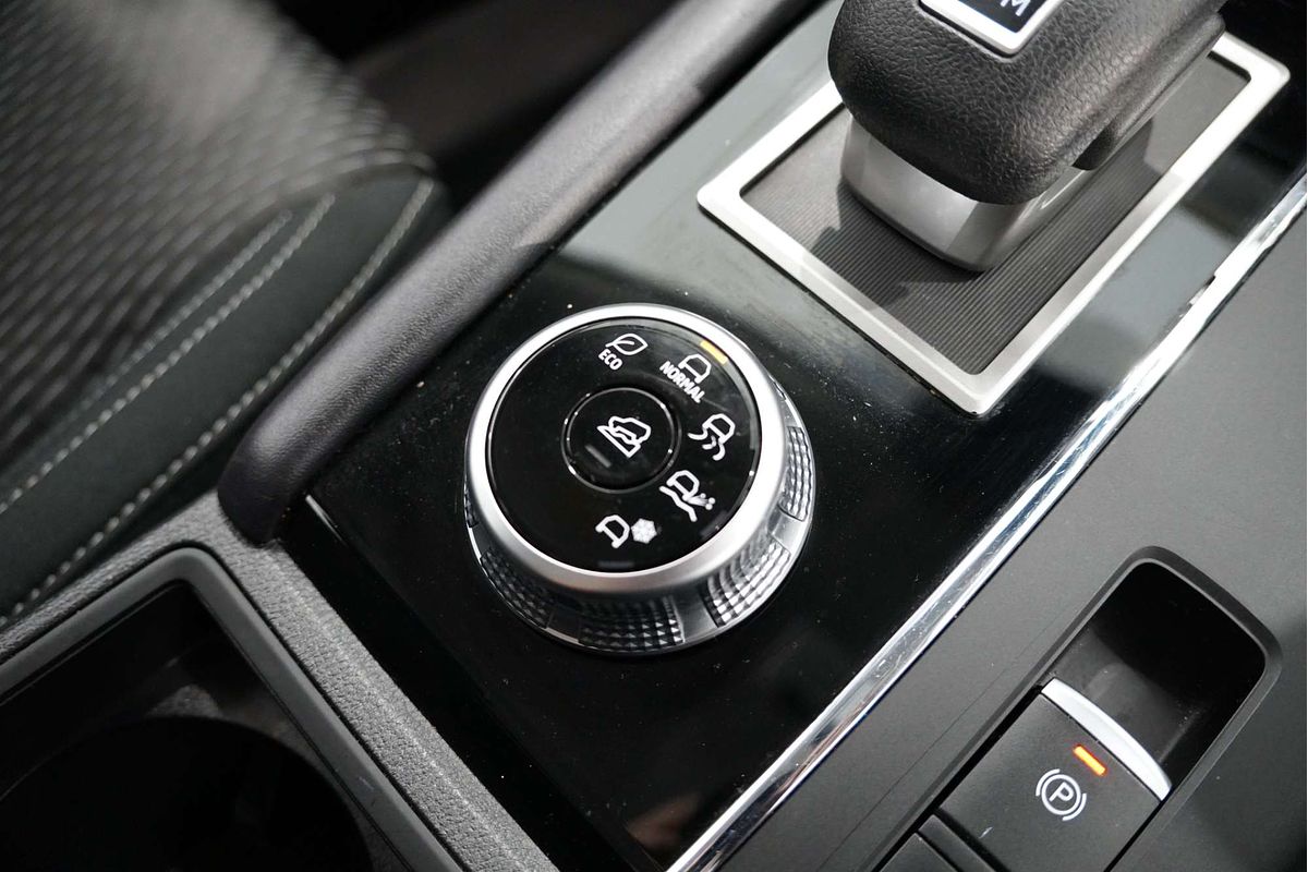 2024 Mitsubishi Outlander ES ZM