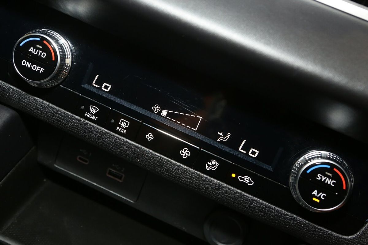 2024 Mitsubishi Outlander ES ZM