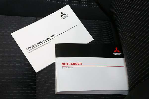 2024 Mitsubishi Outlander ES ZM