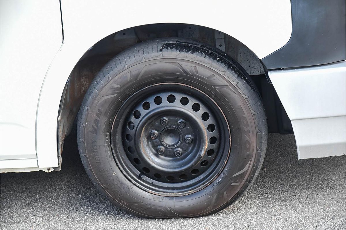 2019 Toyota Hiace Commuter GDH322R ELWB High Roof