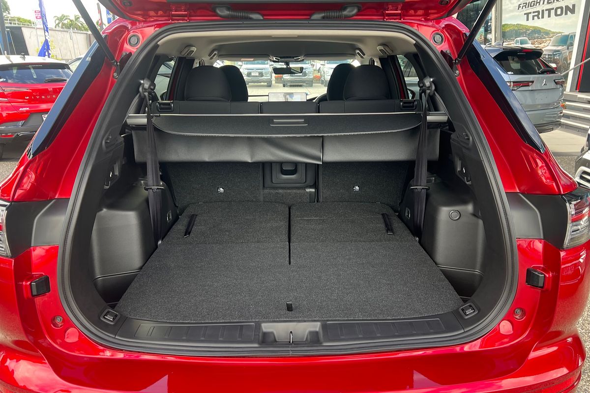 2025 Mitsubishi Outlander LS ZM