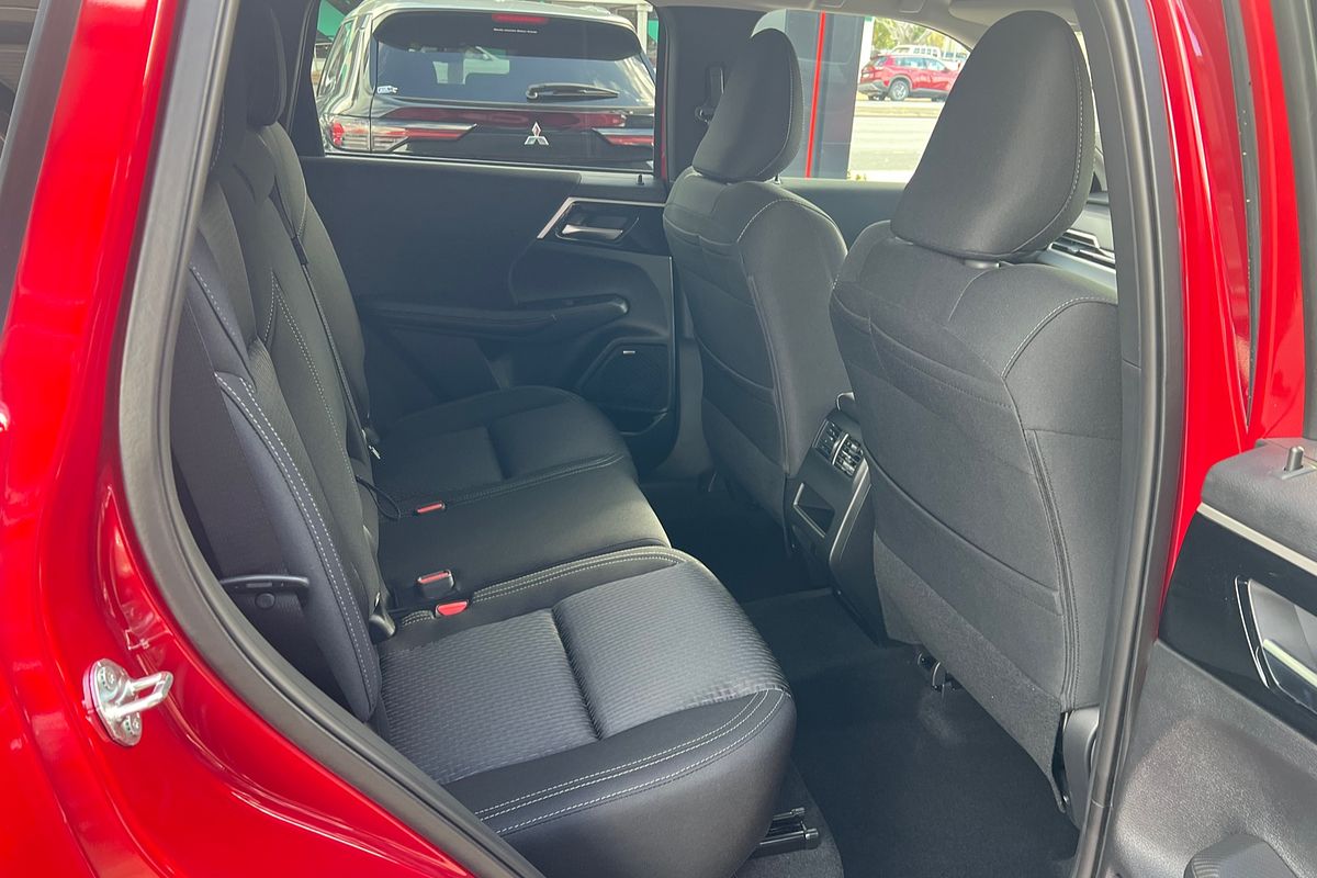 2025 Mitsubishi Outlander LS ZM