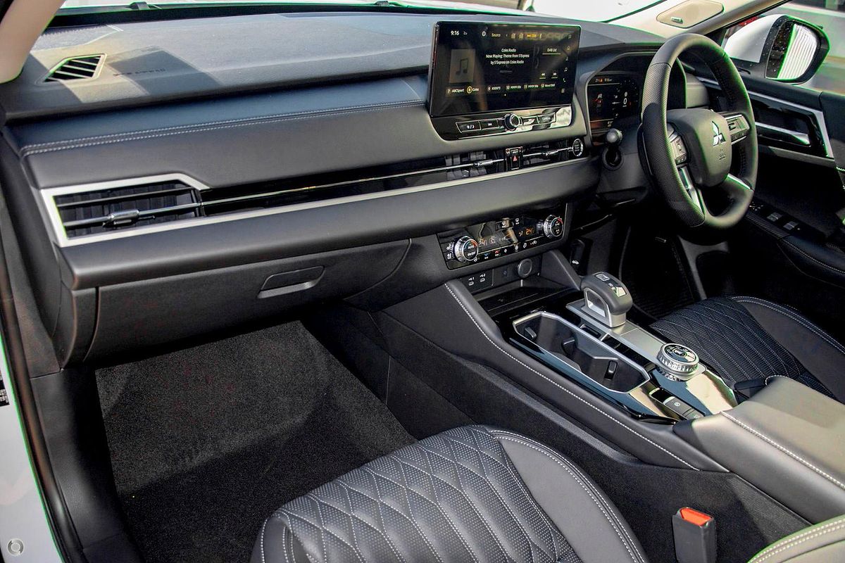 2025 Mitsubishi Outlander Exceed ZM