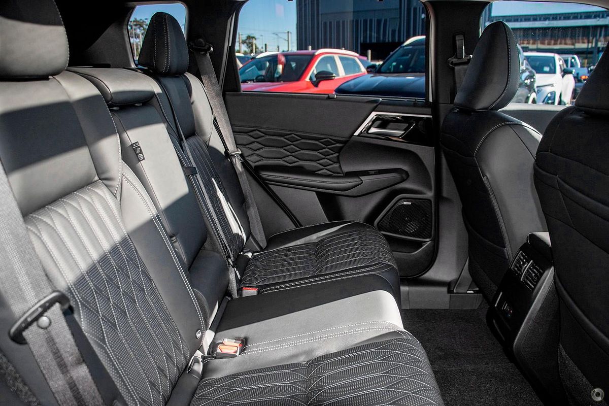 2025 Mitsubishi Outlander Exceed ZM