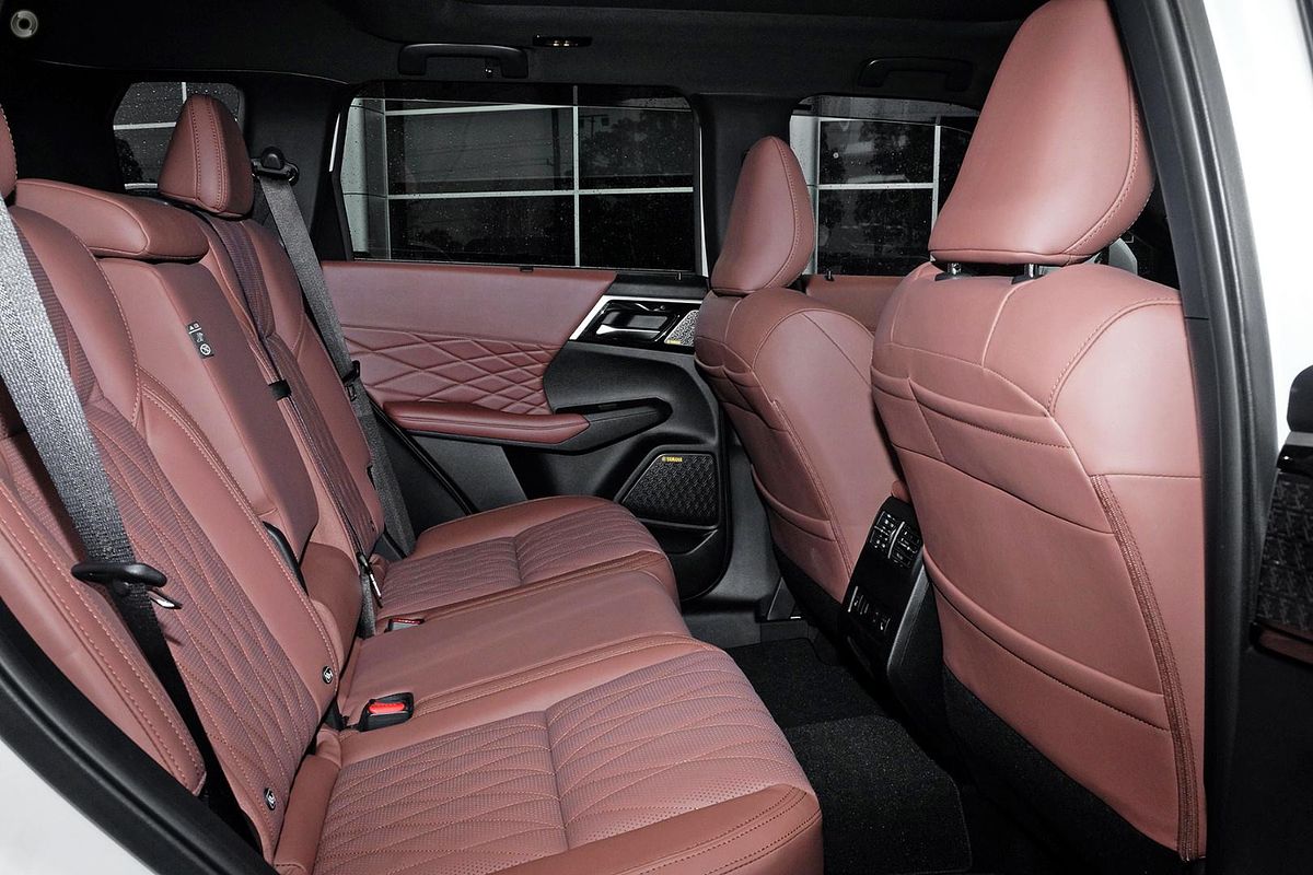 2025 Mitsubishi Outlander Exceed Tourer ZM