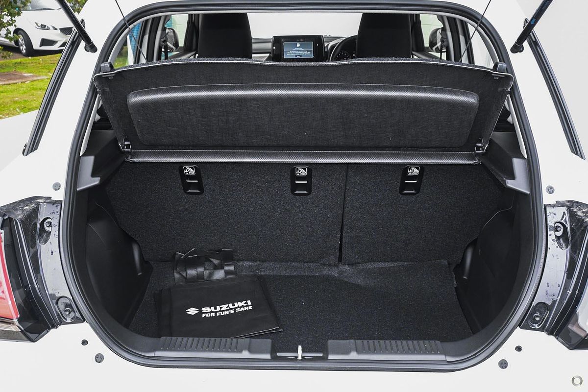 2025 Suzuki Swift Hybrid UZ