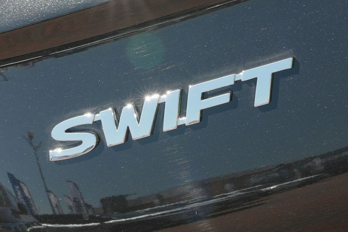 2025 Suzuki Swift Hybrid GLX UZ