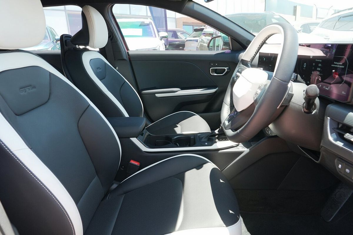 2025 Kia K4 GT-Line CL4m