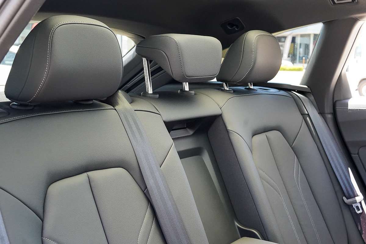 2025 Audi A5 e-hybrid S-Line B10