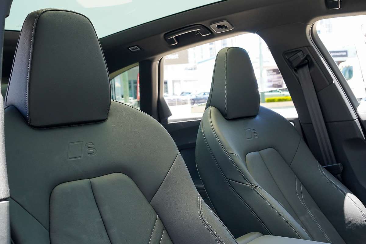 2025 Audi A5 e-hybrid S-Line B10