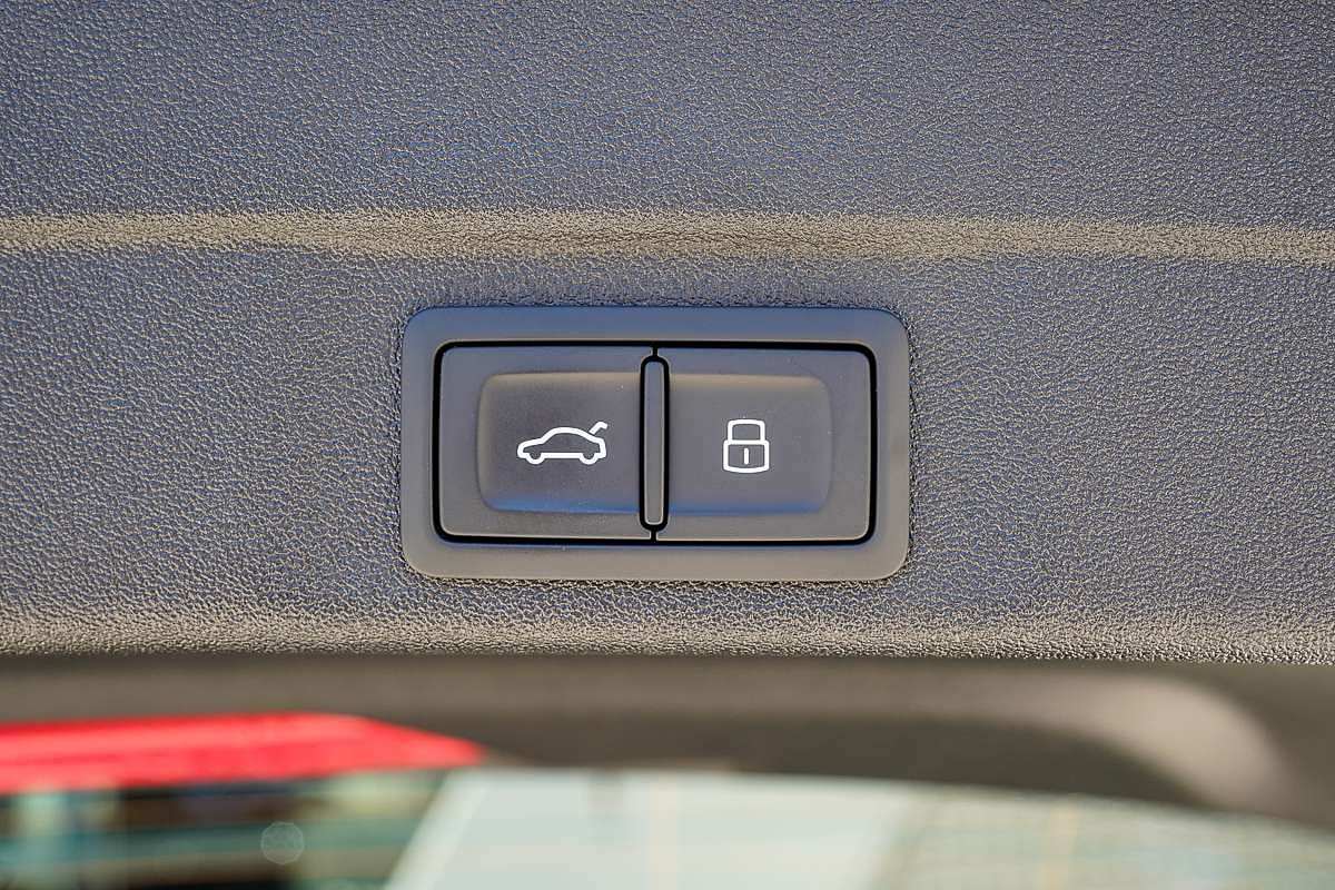 2025 Audi A5 e-hybrid S-Line B10