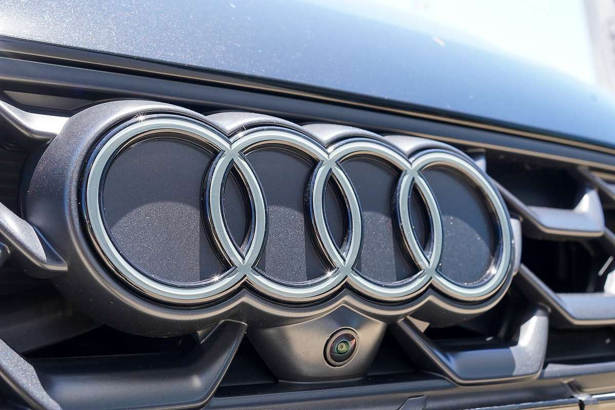 2025 Audi A5 e-hybrid S-Line B10