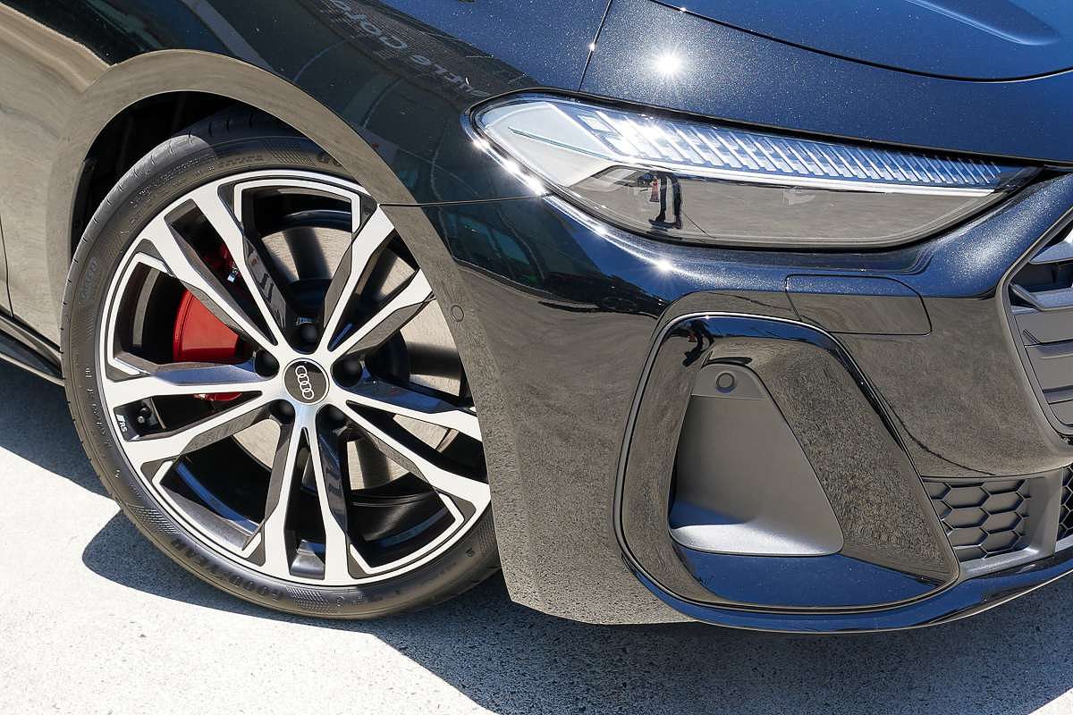 2025 Audi A5 e-hybrid S-Line B10