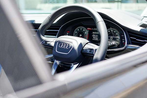 2025 Audi Q8 TFSI 250kW S line F1