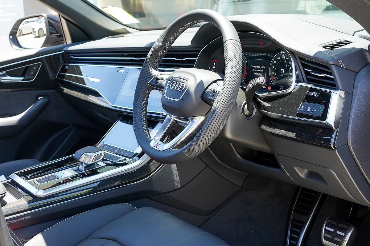 2025 Audi Q8 TFSI 250kW S line F1