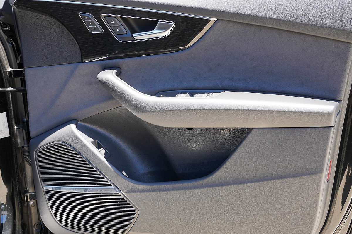 2025 Audi Q8 TFSI 250kW S line F1