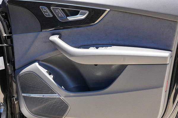 2025 Audi Q8 TFSI 250kW S line F1