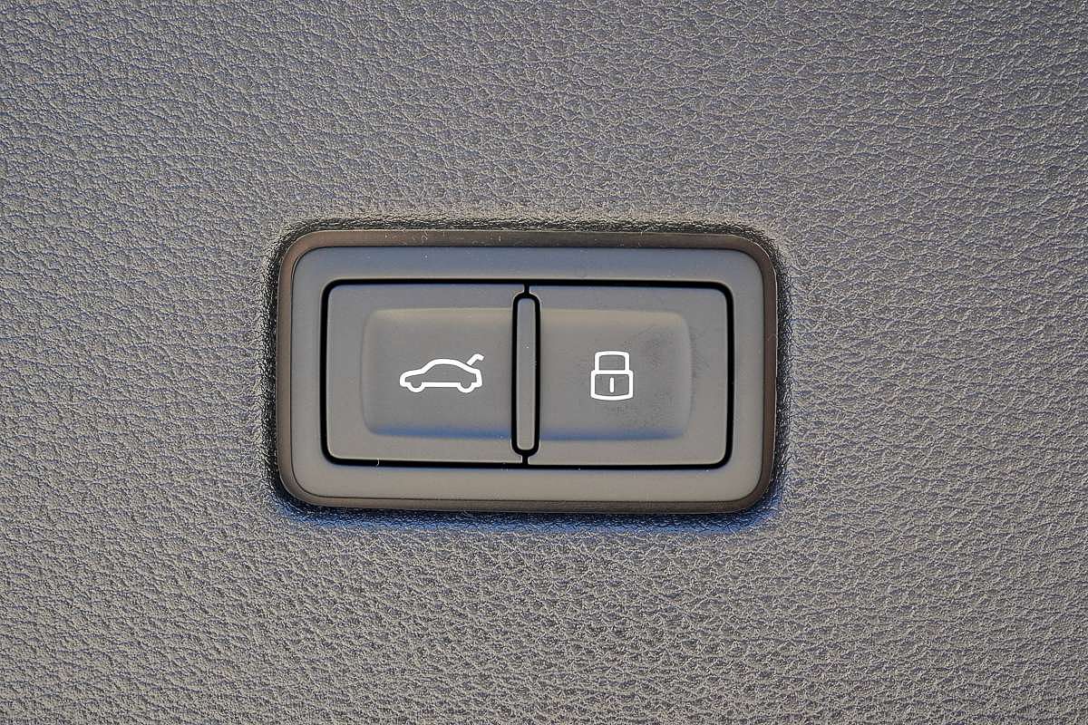 2025 Audi Q8 TFSI 250kW S line F1