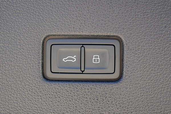 2025 Audi Q8 TFSI 250kW S line F1