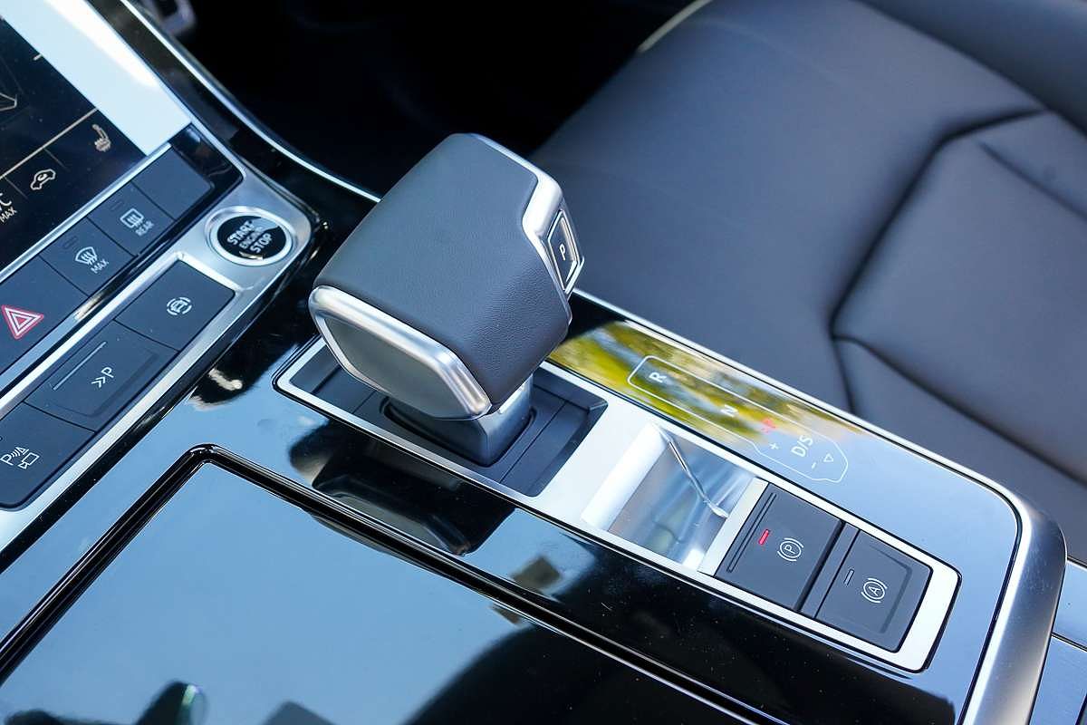 2025 Audi Q8 TFSI 250kW S line F1