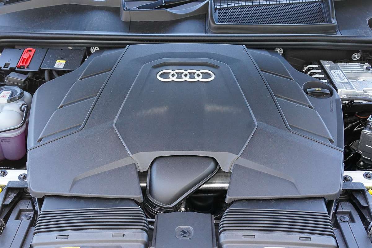 2025 Audi Q8 TFSI 250kW S line F1