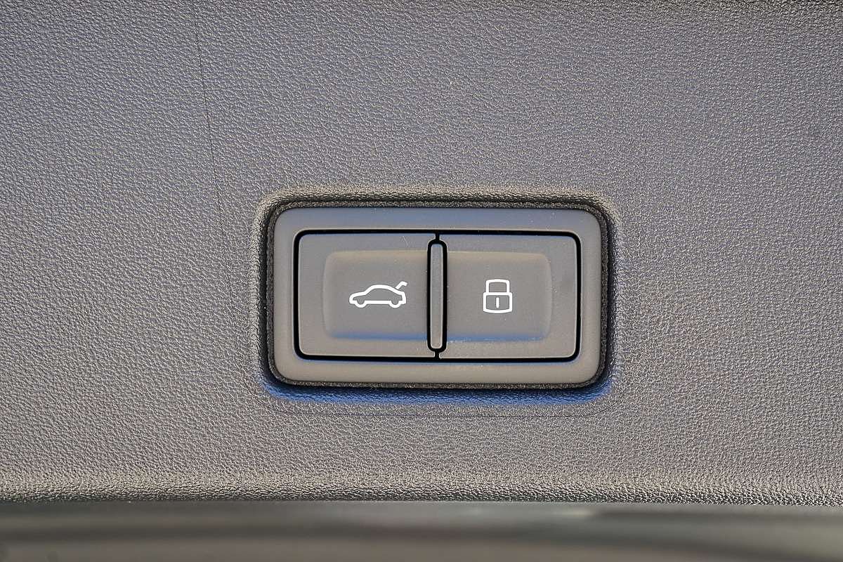 2025 Audi Q4 e-tron 45 F4