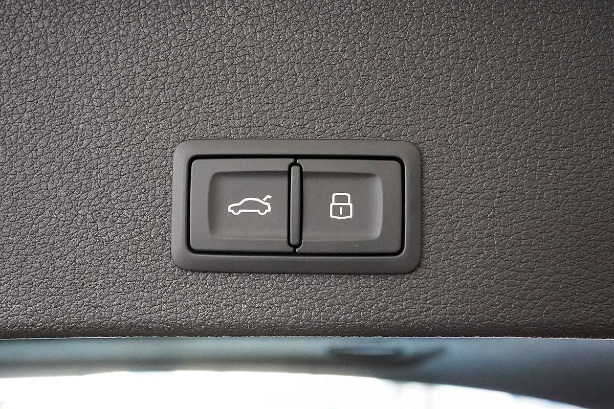 2024 Audi Q2 40 TFSI S line GA