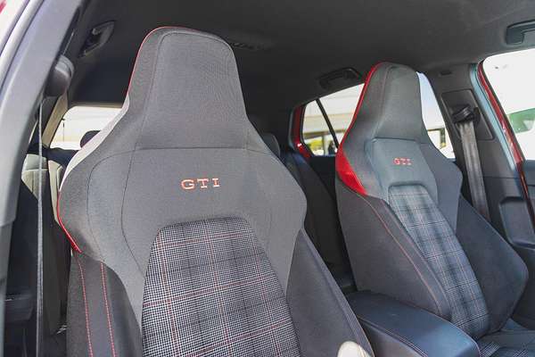 2022 Volkswagen Golf GTI 8