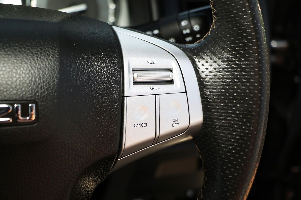 2021 Isuzu MU-X LS-T