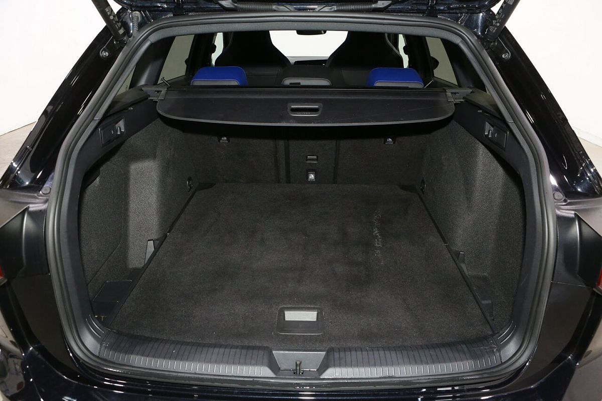 2022 Volkswagen Golf R 8