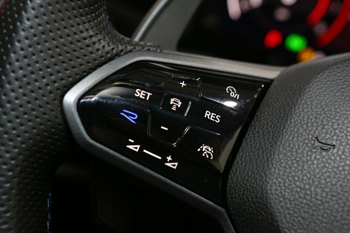 2022 Volkswagen Golf R 8