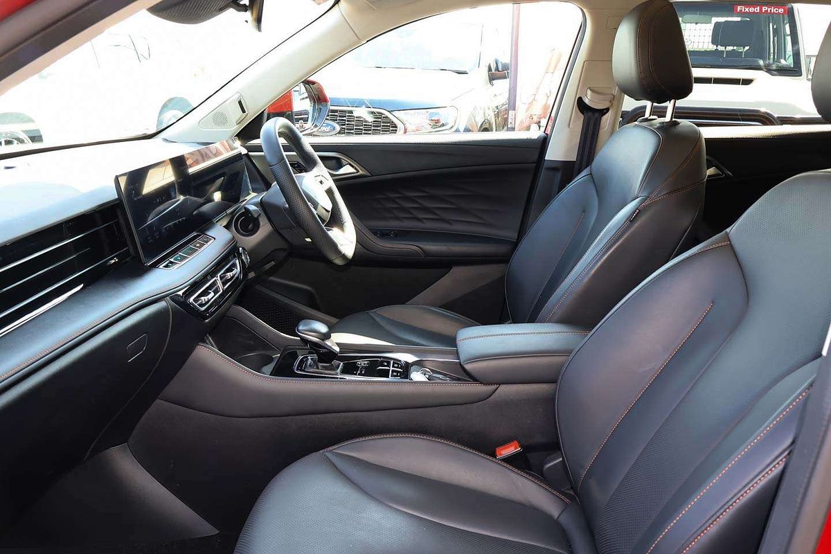 2024 MG HS Essence AS33