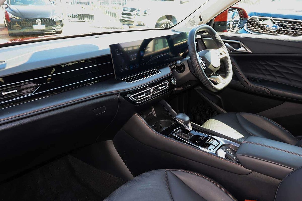 2024 MG HS Essence AS33