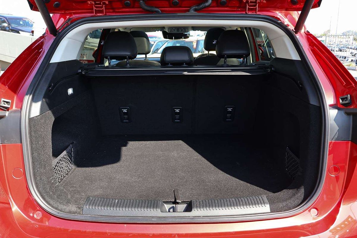 2024 MG HS Essence AS33