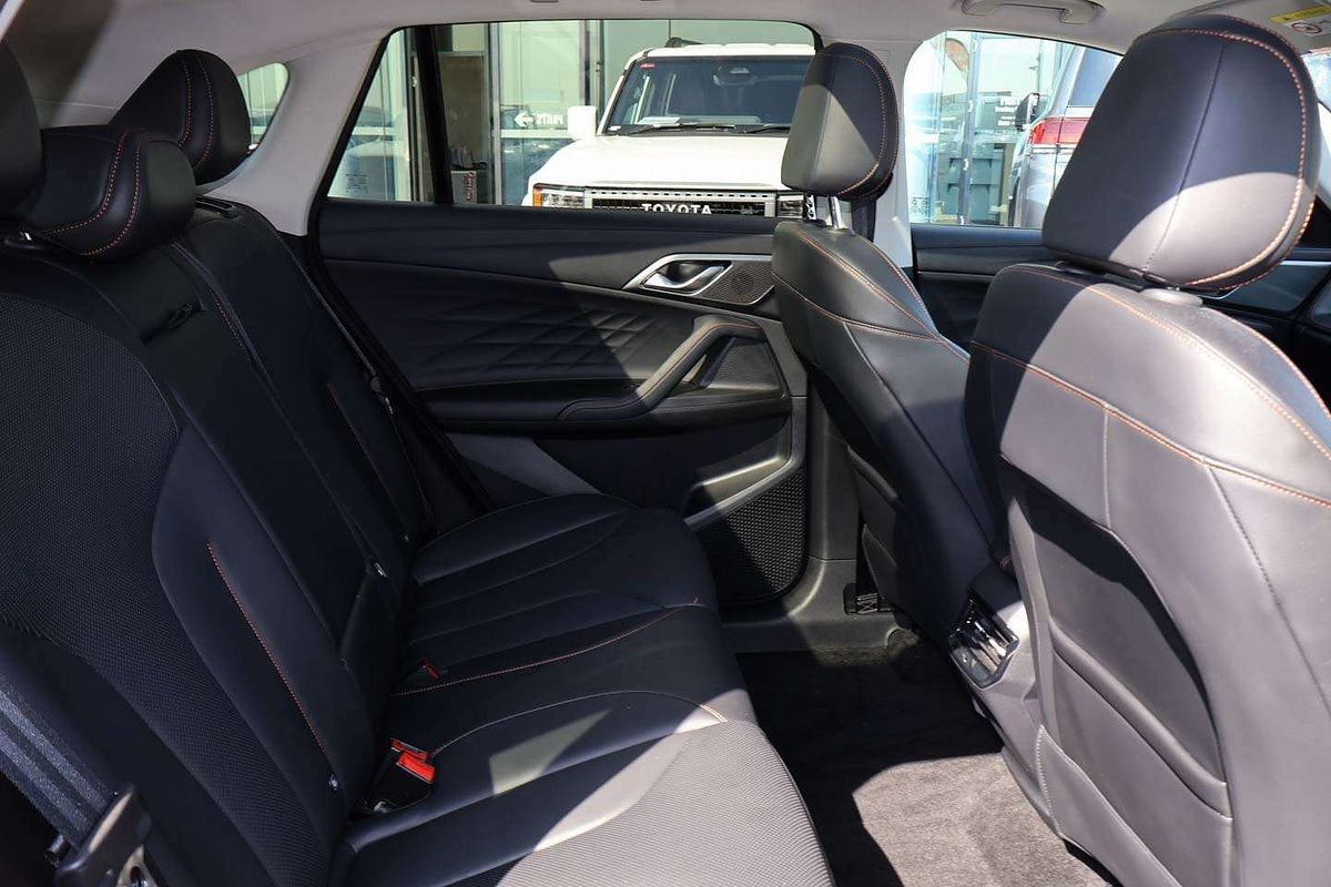 2024 MG HS Essence AS33