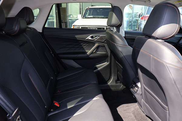 2024 MG HS Essence AS33