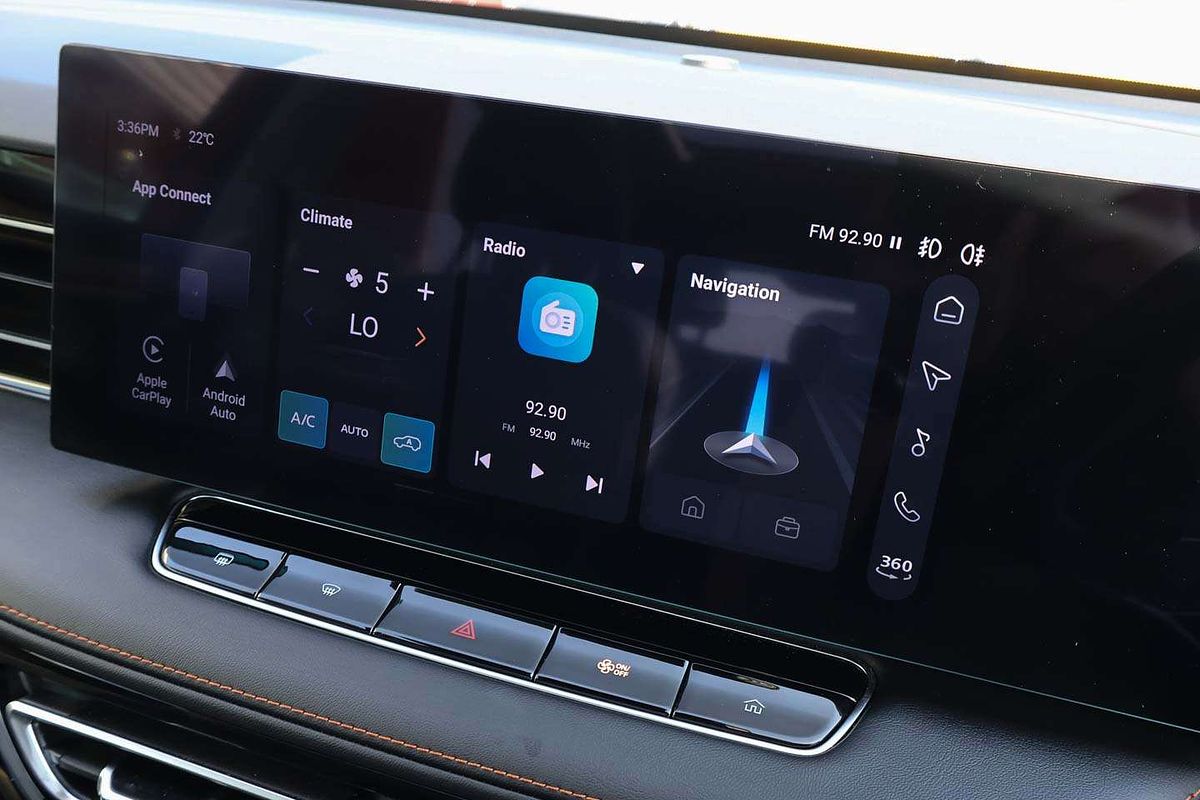 2024 MG HS Essence AS33