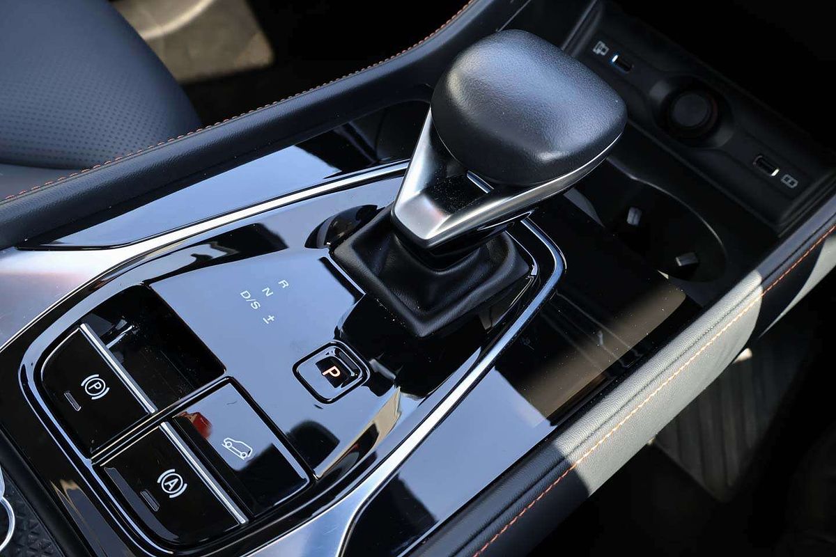 2024 MG HS Essence AS33