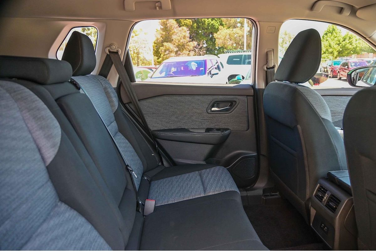 2024 Nissan X-TRAIL ST T33