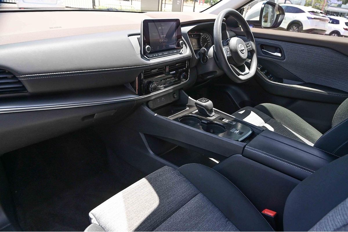 2024 Nissan X-TRAIL ST T33